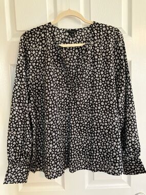Ann Taylor Black Floral Long-Sleeve V-Neck Blouse